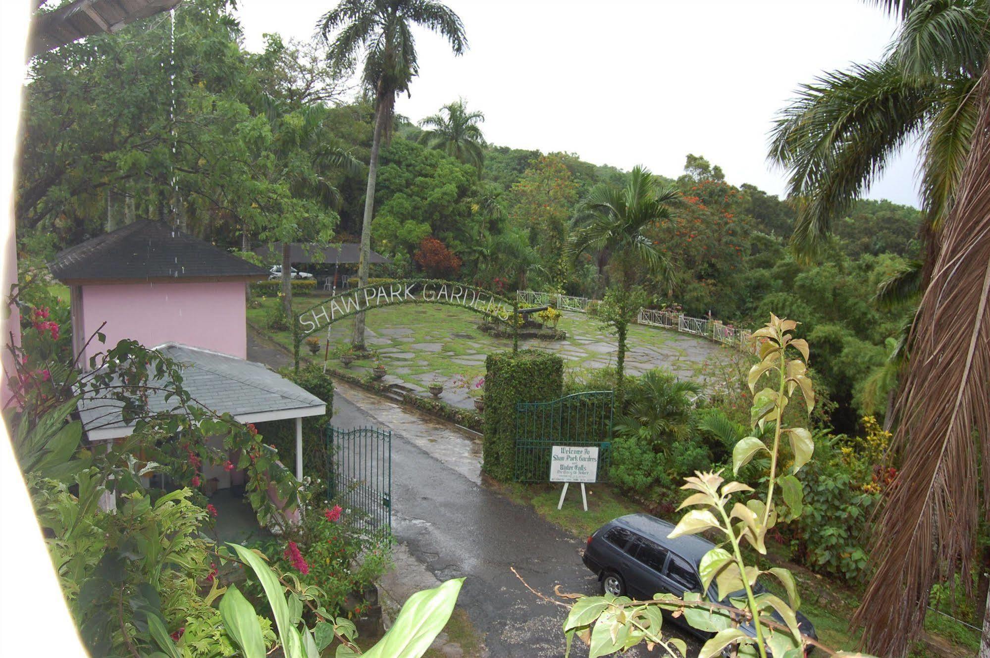 Inn At Shaw Park Gardens & Waterfalls 奥乔里奥斯 外观 照片